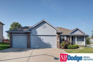 2103 Crest Ridge Dr, Omaha, NE 68133-2456