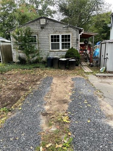 142 Milford St, Hanson, MA 02341-1124