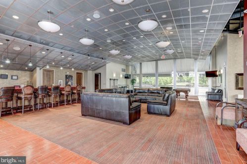 14800 Potomac Branch Dr, Woodbridge VA  22191-4056 exterior