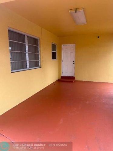 218 57th Way, Hollywood FL  33023-1432 exterior