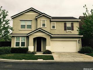 2527 Cottage Pointe Dr, Riverbank, CA 95367-9479