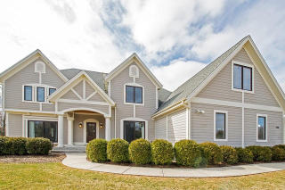 12606 Rotary Park Ct, Thiensville WI  53092-1198 exterior