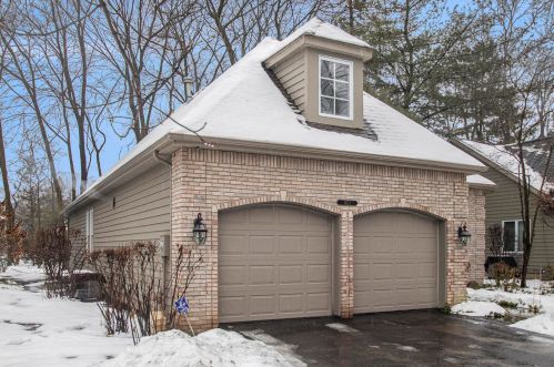 1611 Rockwood Ln, Mishawaka, IN 46545-4058