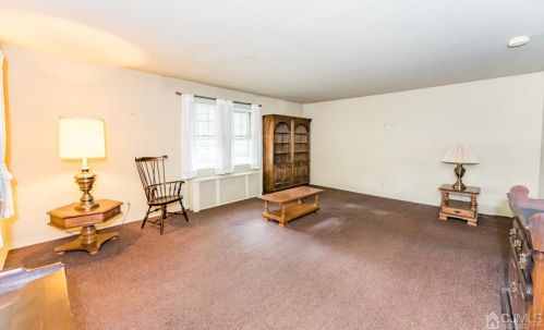 8 Wallace St, East Brunswick, NJ 08816-3125