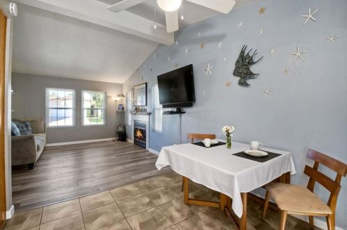 2169 Fiori Dr, Vista CA  92084-7737 exterior