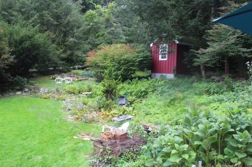 84 Columbine Dr, Bridgeport CT  06611-4601 exterior