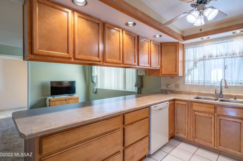 9434 33rd St, Tucson, AZ 85710-8021