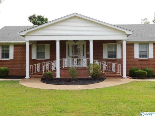 1706 Pine St, Athens, AL 35611-4647