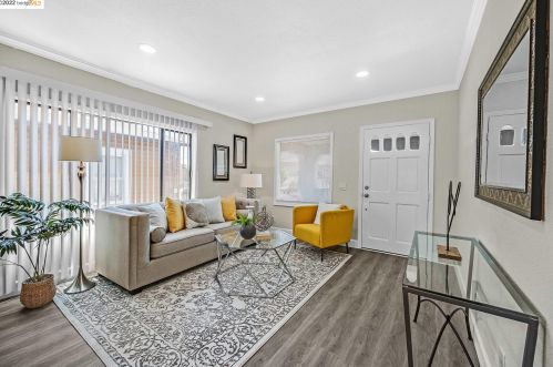 7144 Holly St, Oakland CA  94621-2345 exterior