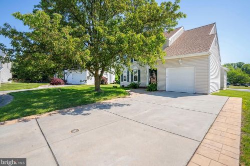 1 Glacier Ct, Bear DE  19701-1779 exterior