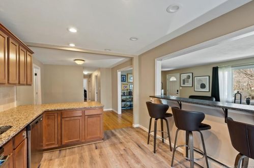 54 Piping Rock Dr, Waterbury CT  06706-2425 exterior