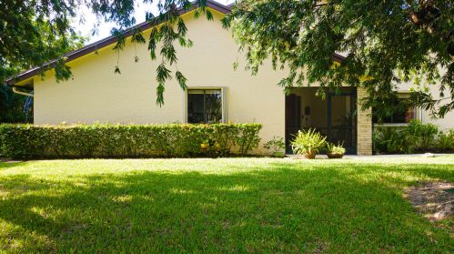 220 Meander Cir, West Palm Beach, FL 33411-2986