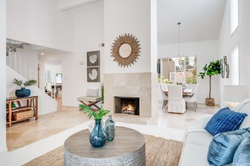 501 Faye Ln, Redondo Beach, CA 90277-3904