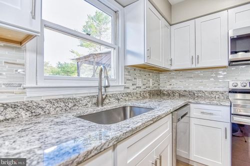 9001 Mulvaney Ct, Springfield VA  22152-2135 exterior