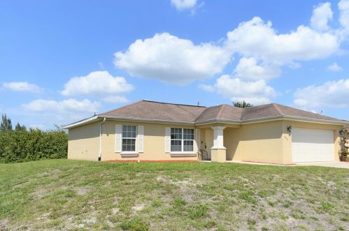 3944 20th St, Lehigh Acres, FL 33971-5604