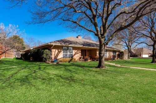 9001 Hunters Glen Trl, Fort Worth, TX 76120-2815
