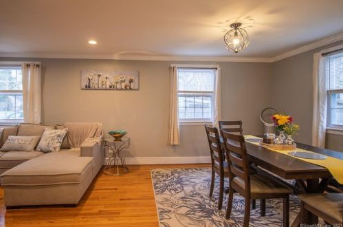 20 Taylor St, Windsor CT  06095-2434 exterior