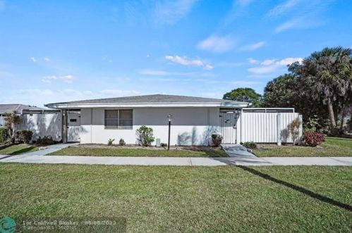 11 East Ct, West Palm Beach, FL 33411-2902