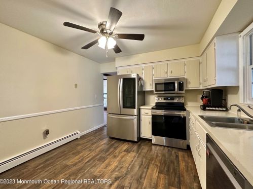 621 Leanora St, Bricktown, NJ 08723-6421