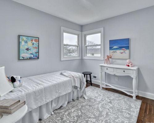 392 Lake Ave, Deer Park NY  11729-3948 exterior