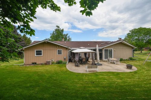 21295 Winston Ct, Waukesha, WI 53146-4839