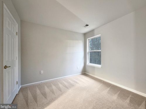 5765 Rhode Island Dr, Woodbridge VA  22193-3830 exterior