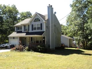 343 Oak Ave, Northampton, NY 11901-4345
