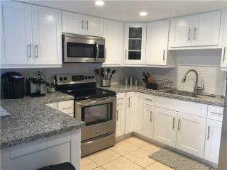 1736 72nd St, Hialeah, FL 33014-4445