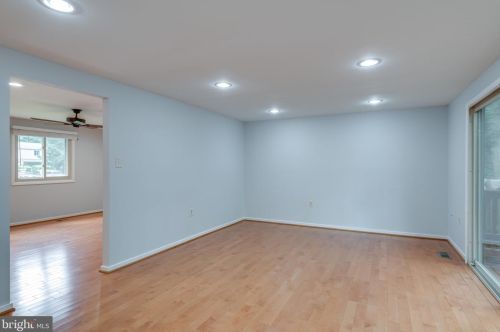 2308 Whitetail Ct, Herndon VA  20191-3018 exterior