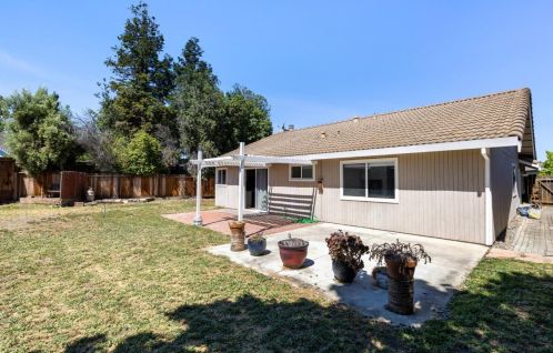 681 Spg Dr, Hollister CA  95023-3468 exterior
