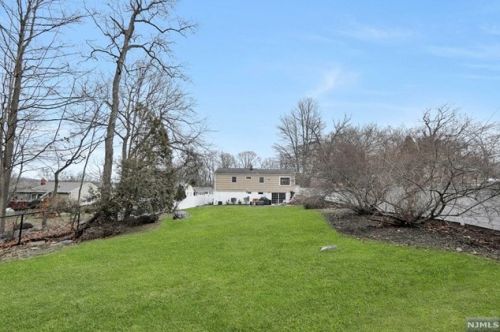 94 Yawpo Ave, Oakland NJ  07436-2718 exterior