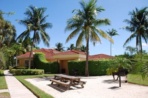 8736 River Homes Ln, Bonita Springs FL  34135-4340 exterior