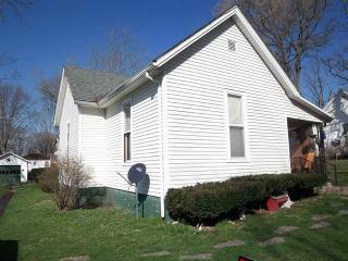 906 Walnut St, Seymour IN  47274-2928 exterior