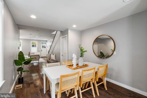 2037 Carpenter St, Philadelphia PA 19146-2418 exterior