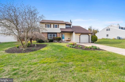 217 Pine Cliff Dr, Wilmington, DE 19810-1312