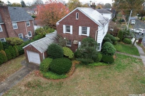 3 Revere Dr, Floral Park NY  11001-2814 exterior