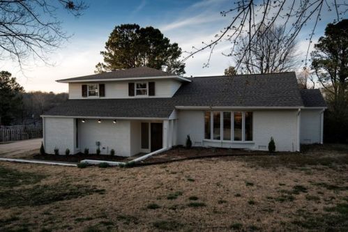1500 Elmwood Dr, Fayetteville, AR 72703-3004