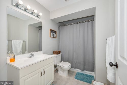 11 Gusty Ct, Charles Town WV  25414-3918 exterior