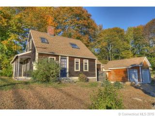 28 Elm St, Groton, CT 06340-5617