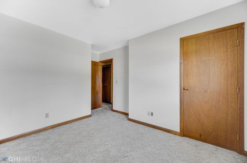 2302 Shaker Dr, Valpo IN  46383-3249 exterior