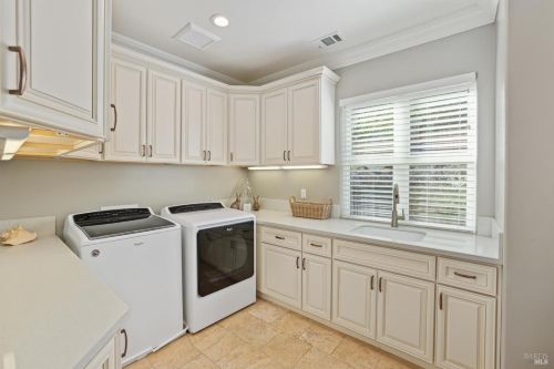 2054 Zinfandel Ct, Vacaville CA  95688-2829 exterior