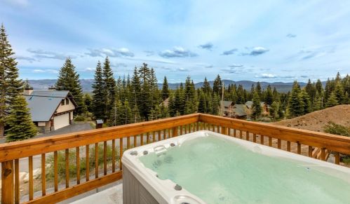 14290 Ski Slope Way, Truckee CA  96161-7009 exterior