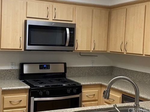 27005 Karns Ct, Santa Clarita, CA 91387-4968