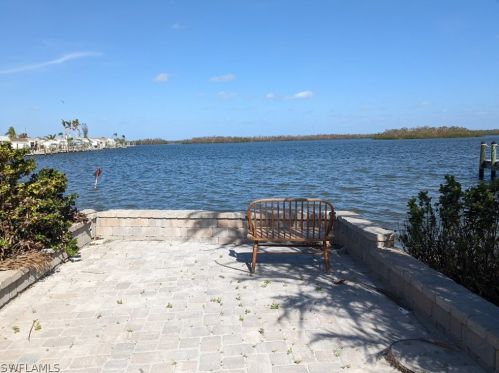 35 Helen Ln, Fort Myers Beach, FL 33931-2940