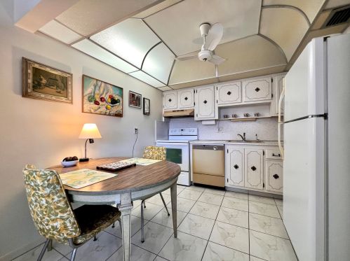 313 Greenbrier B, West Palm Beach, FL 33417-2390