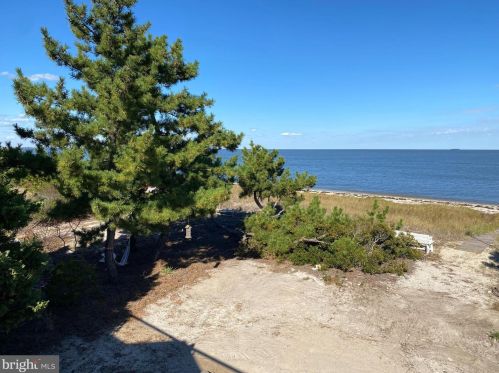 425 Bay Ave, Slaughter Beach DE  19963-4913 exterior