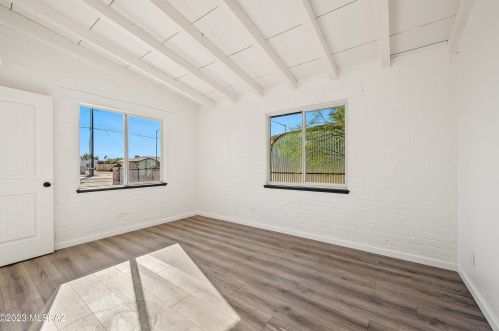 905 Prince Rd, Tucson AZ 85705-3025 exterior