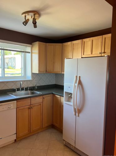 5 Carillon Dr, Rocky Hill, CT 06067-2514