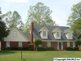 1218 Cedarwood Dr, Decatur, AL 35603-2111