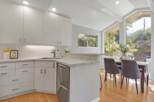 1725 Hampton Ave, Redwood City CA  94061-2608 exterior